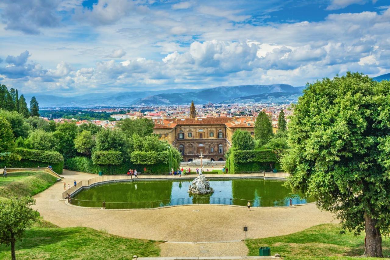 Historic Center Palace - Huge 4 Bedrooms Santa Croce Apartment - By LikehomeΦλωρεντία Εξωτερικό φωτογραφία