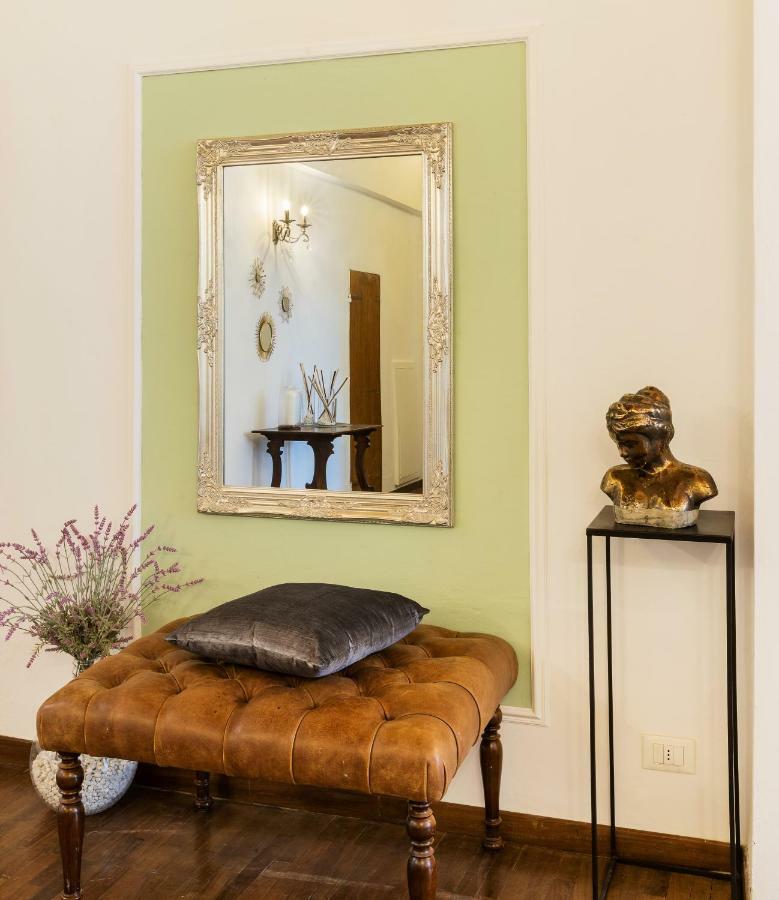 Historic Center Palace - Huge 4 Bedrooms Santa Croce Apartment - By LikehomeΦλωρεντία Εξωτερικό φωτογραφία