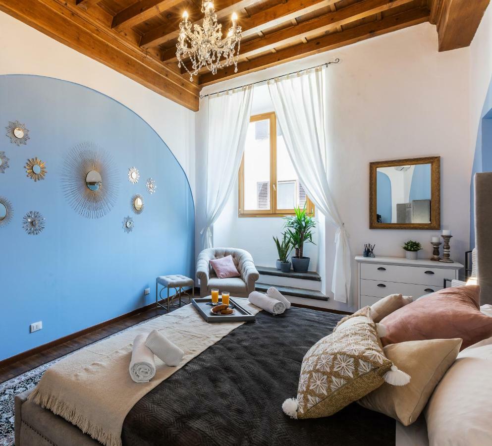 Historic Center Palace - Huge 4 Bedrooms Santa Croce Apartment - By LikehomeΦλωρεντία Εξωτερικό φωτογραφία