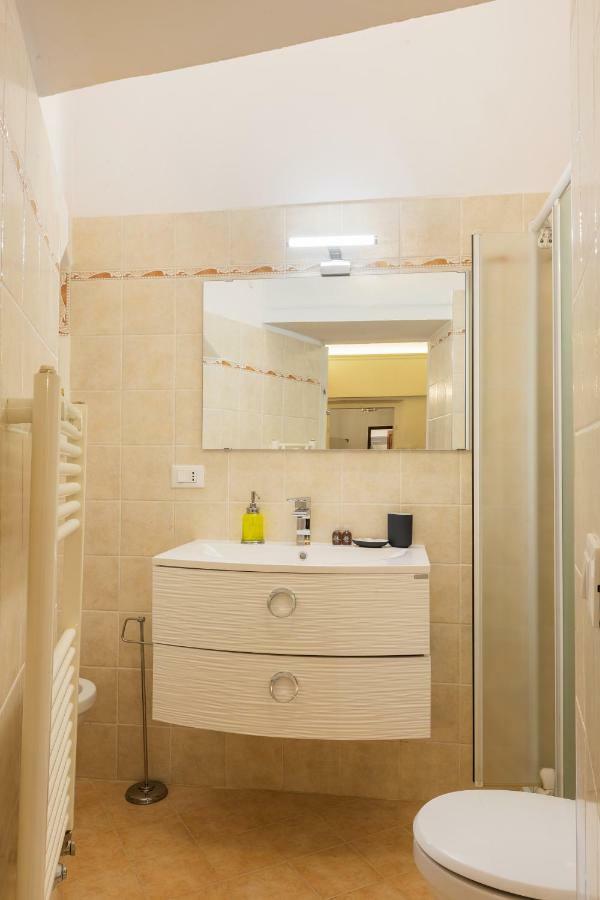 Historic Center Palace - Huge 4 Bedrooms Santa Croce Apartment - By LikehomeΦλωρεντία Εξωτερικό φωτογραφία