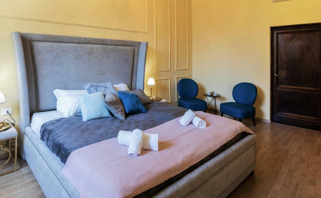 Historic Center Palace - Huge 4 Bedrooms Santa Croce Apartment - By LikehomeΦλωρεντία Εξωτερικό φωτογραφία