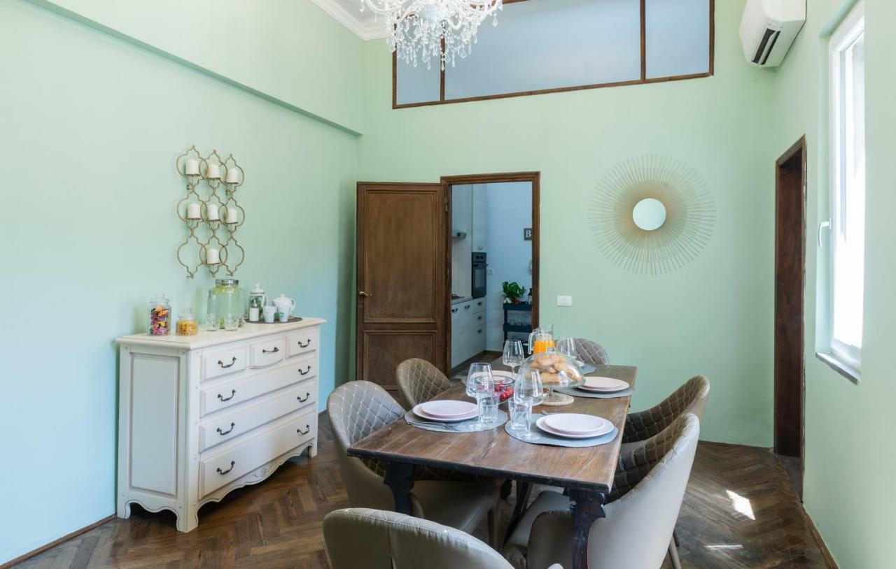 Historic Center Palace - Huge 4 Bedrooms Santa Croce Apartment - By LikehomeΦλωρεντία Εξωτερικό φωτογραφία