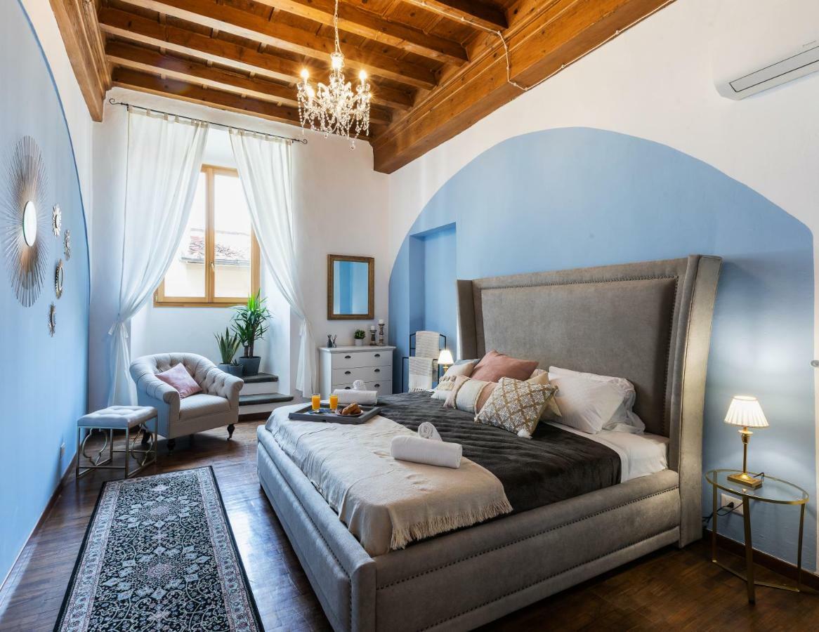 Historic Center Palace - Huge 4 Bedrooms Santa Croce Apartment - By LikehomeΦλωρεντία Εξωτερικό φωτογραφία