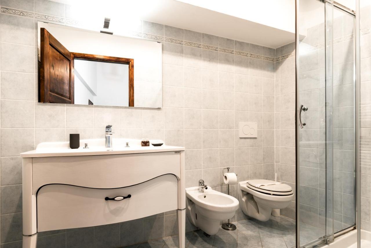 Historic Center Palace - Huge 4 Bedrooms Santa Croce Apartment - By LikehomeΦλωρεντία Εξωτερικό φωτογραφία
