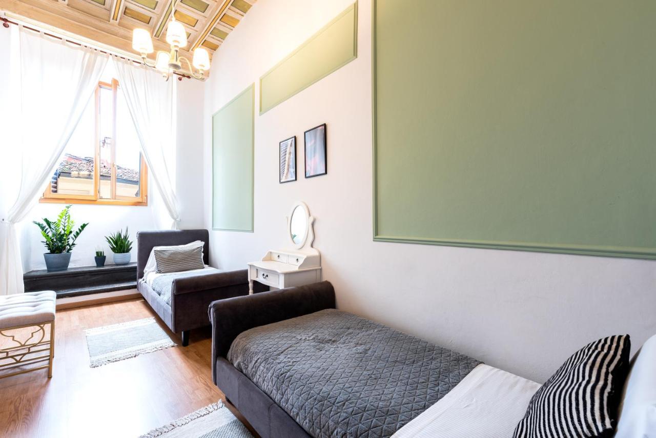 Historic Center Palace - Huge 4 Bedrooms Santa Croce Apartment - By LikehomeΦλωρεντία Εξωτερικό φωτογραφία